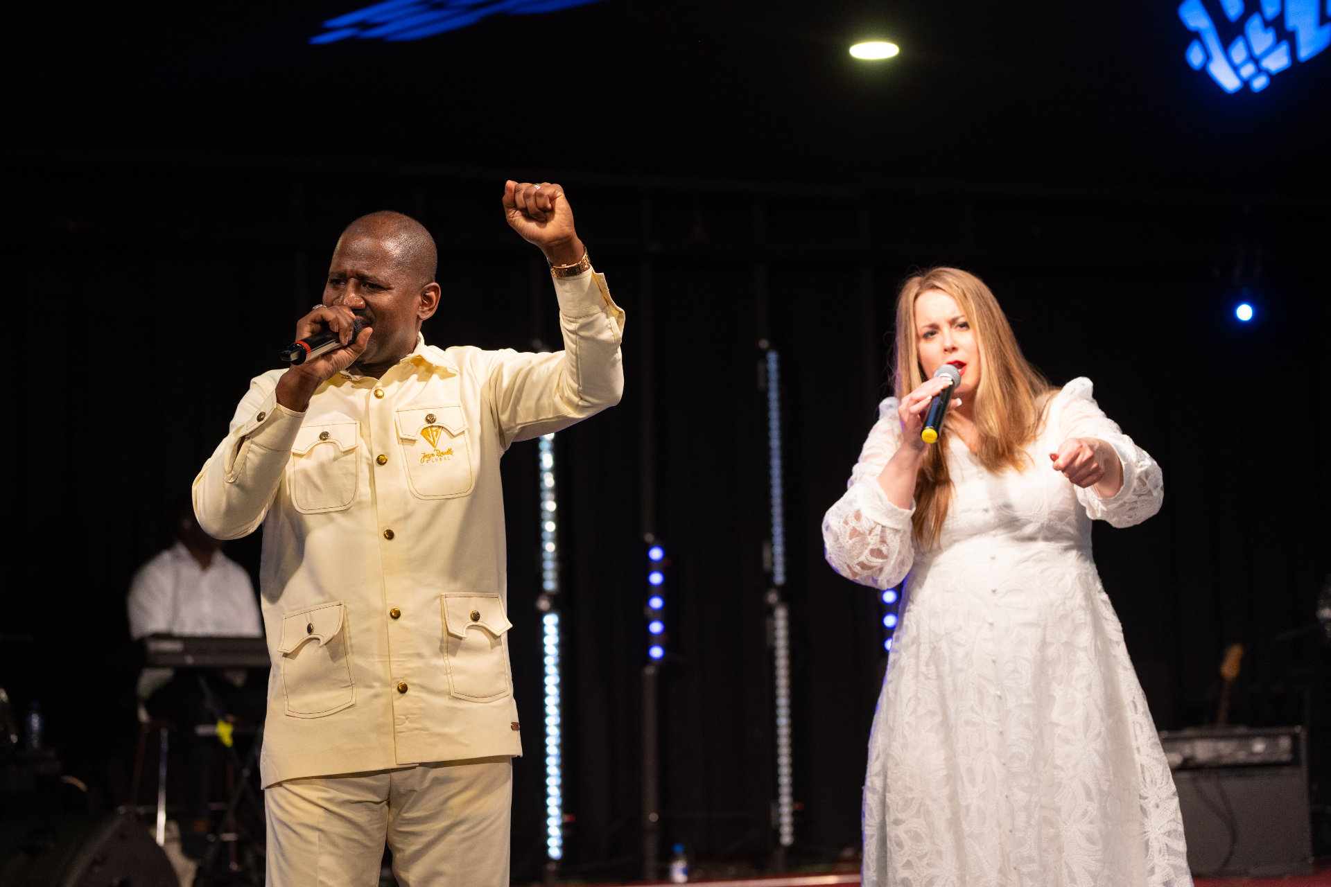 Debora leading worship in duet